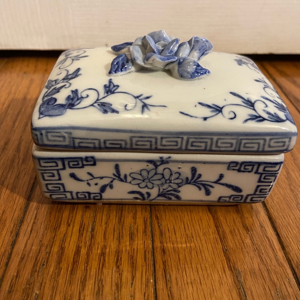 Chinoiserie Chic Blue and White Porcelain Trinket Box With 3-D Rose Lid